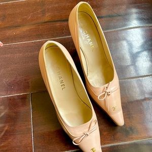 Authentic Vintage Chanel 2001 Pumps